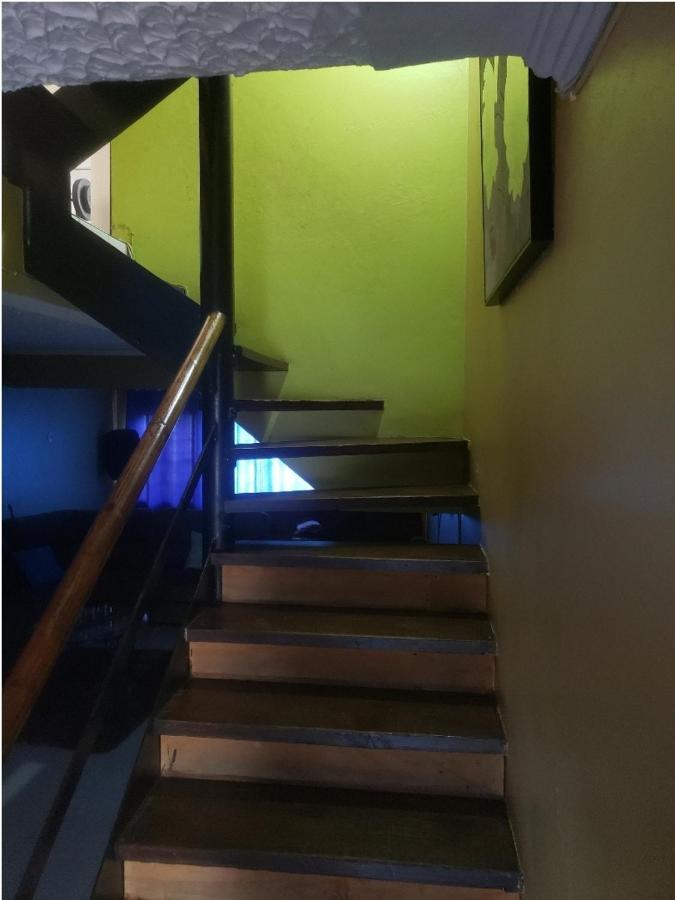 Appartement Pearl Of The City à Kingston Extérieur photo